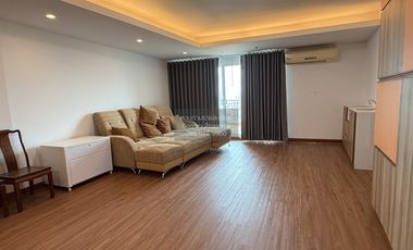 À louer 3 chambres condo à Bang Kho Laem, Bangkok