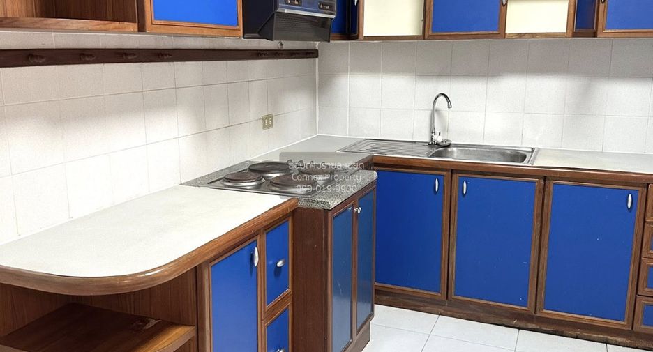 For rent 3 bedrooms condo in Watthana, Bangkok