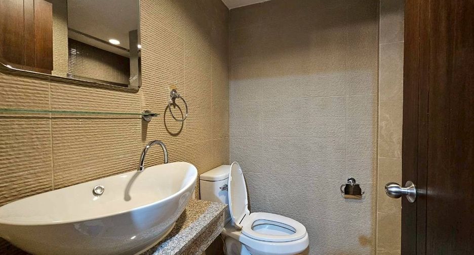 For rent 2 bedrooms condo in Khlong Toei, Bangkok