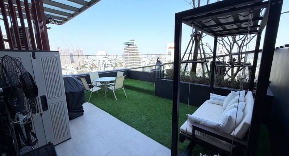 For rent 2 bedrooms condo in Watthana, Bangkok