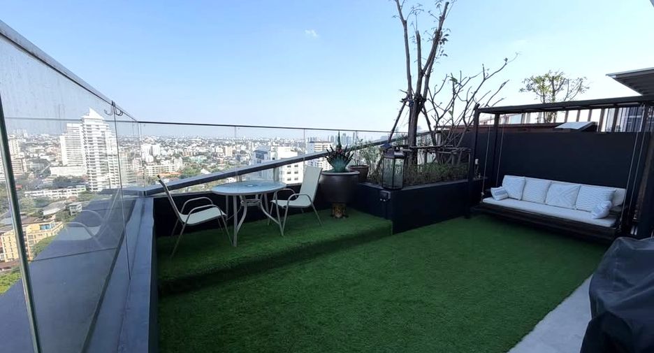 For rent 2 bedrooms condo in Watthana, Bangkok