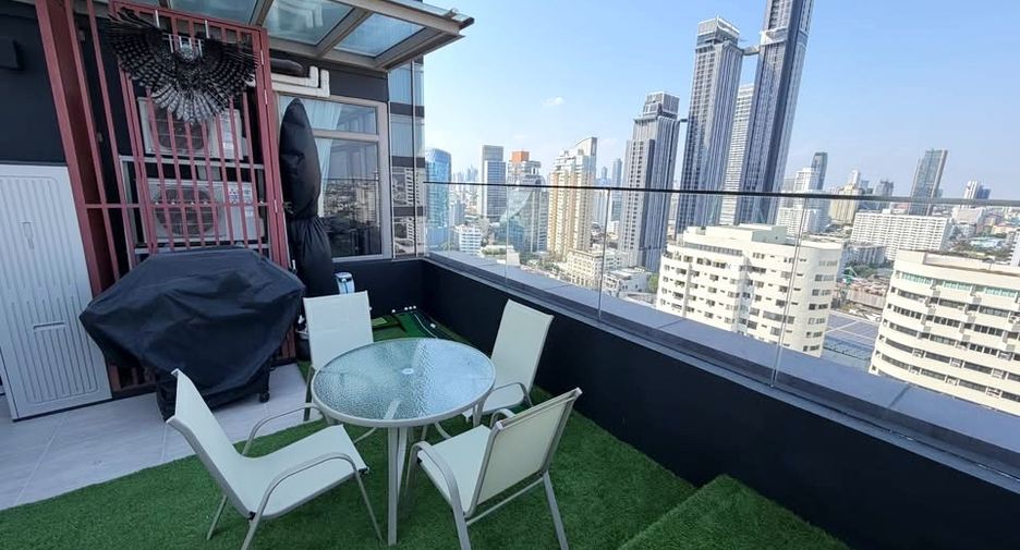 For rent 2 bedrooms condo in Watthana, Bangkok