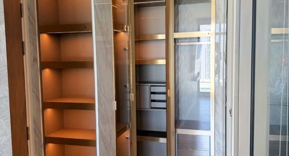 For rent 2 bedrooms condo in Watthana, Bangkok