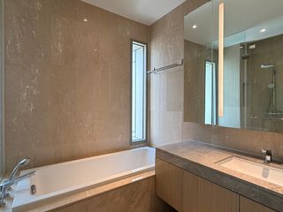 For sale 3 ベッドルーム condo in Khlong San, Bangkok