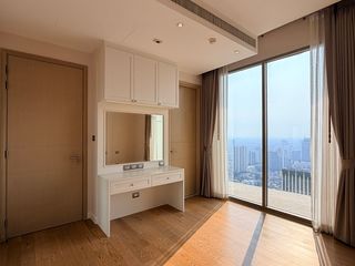 For sale 3 ベッドルーム condo in Khlong San, Bangkok