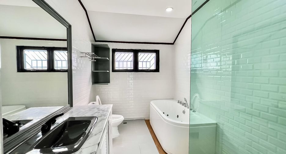 For sale 3 bedrooms house in Sattahip, Chonburi