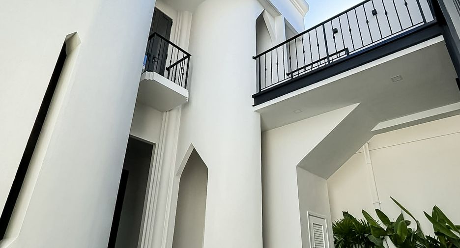 For sale 4 bedrooms house in Bang Lamung, Chonburi
