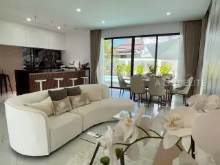 À louer 4 chambres maison à Bang Lamung, Chonburi