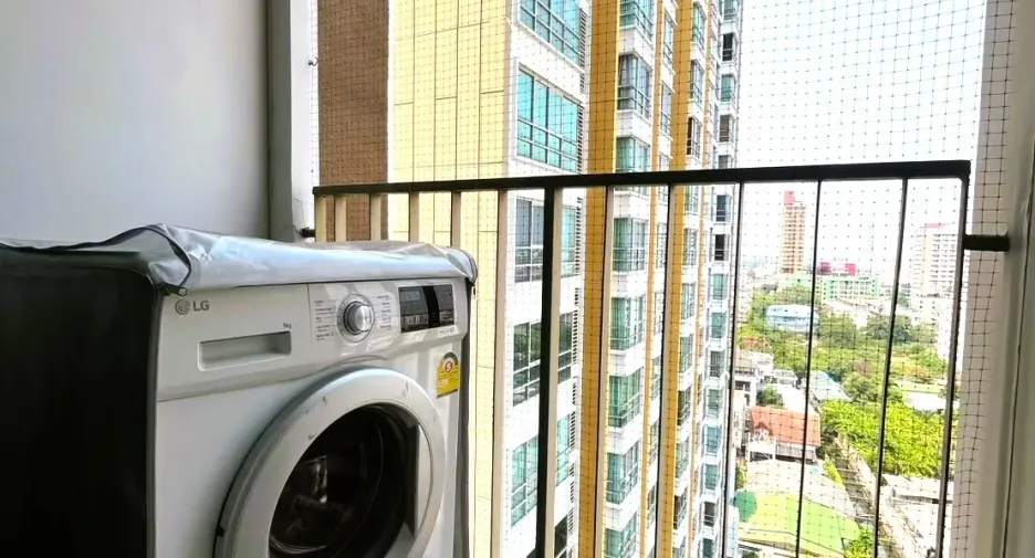For sale 1 bed condo in Huai Khwang, Bangkok