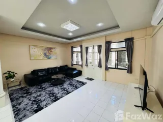 For rent 4 ベッドルーム townhouse in Watthana, Bangkok