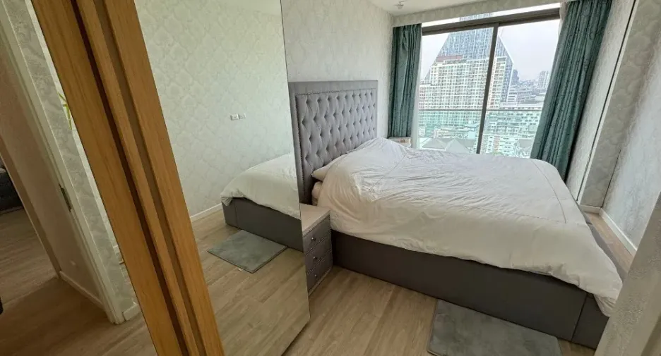 For rent 2 bedrooms condo in Bang Rak, Bangkok