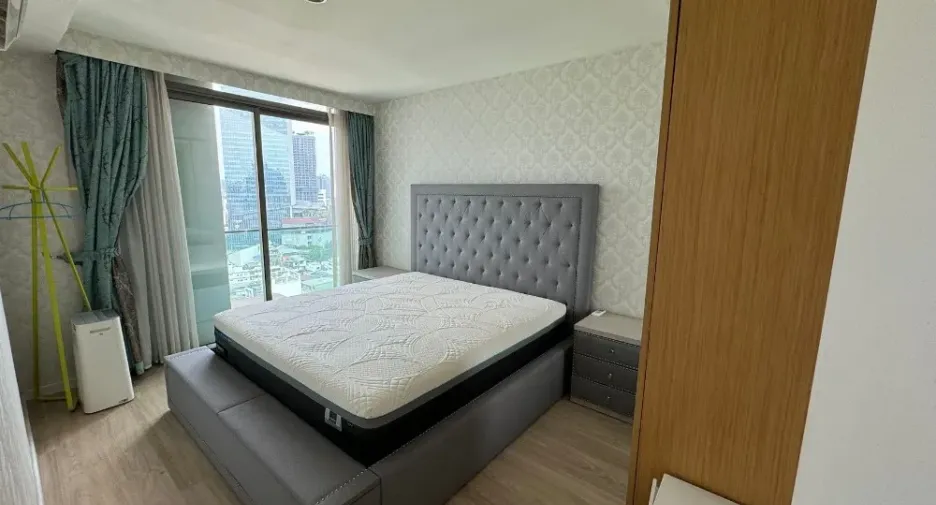 For rent 2 bedrooms condo in Bang Rak, Bangkok