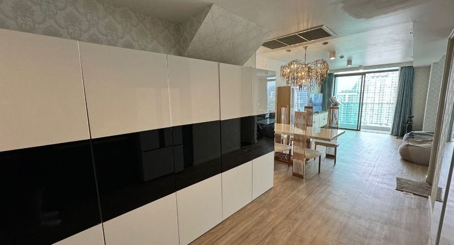 For rent 2 bedrooms condo in Bang Rak, Bangkok