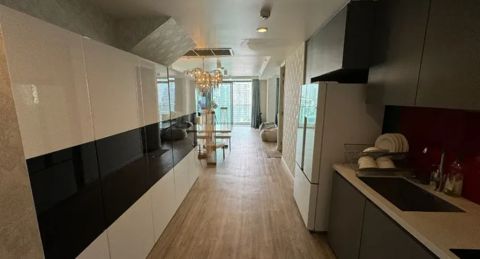 For rent 2 bedrooms condo in Bang Rak, Bangkok