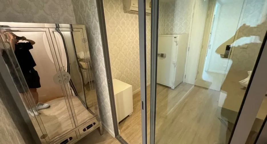 For rent 2 bedrooms condo in Bang Rak, Bangkok
