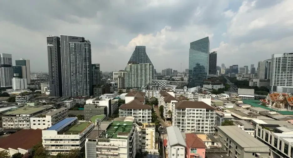 For rent 2 bedrooms condo in Bang Rak, Bangkok
