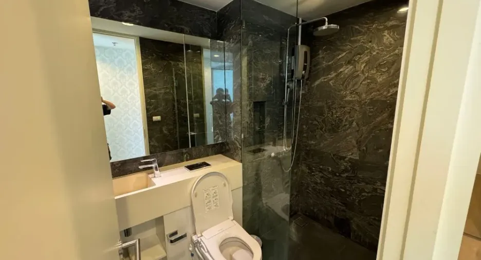 For rent 2 bedrooms condo in Bang Rak, Bangkok