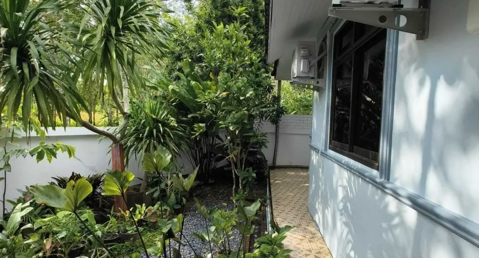 For rent 3 bedrooms villa in Mueang Krabi, Krabi