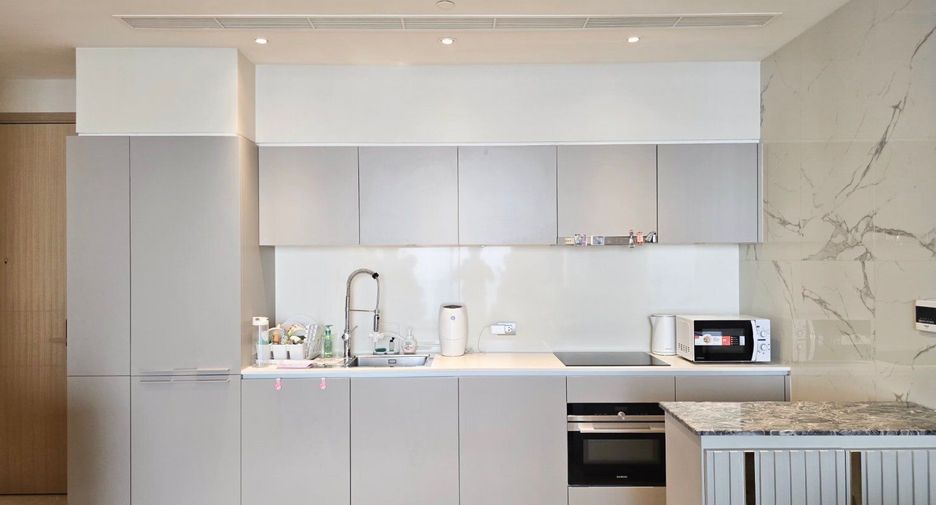 For sale 3 bedrooms condo in Khlong San, Bangkok