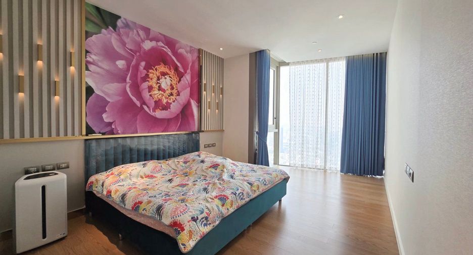 For sale 3 bedrooms condo in Khlong San, Bangkok