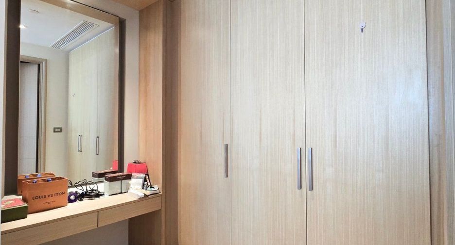 For sale 3 bedrooms condo in Khlong San, Bangkok