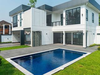 For sale 4 bedrooms house in Mueang Chiang Mai, Chiang Mai