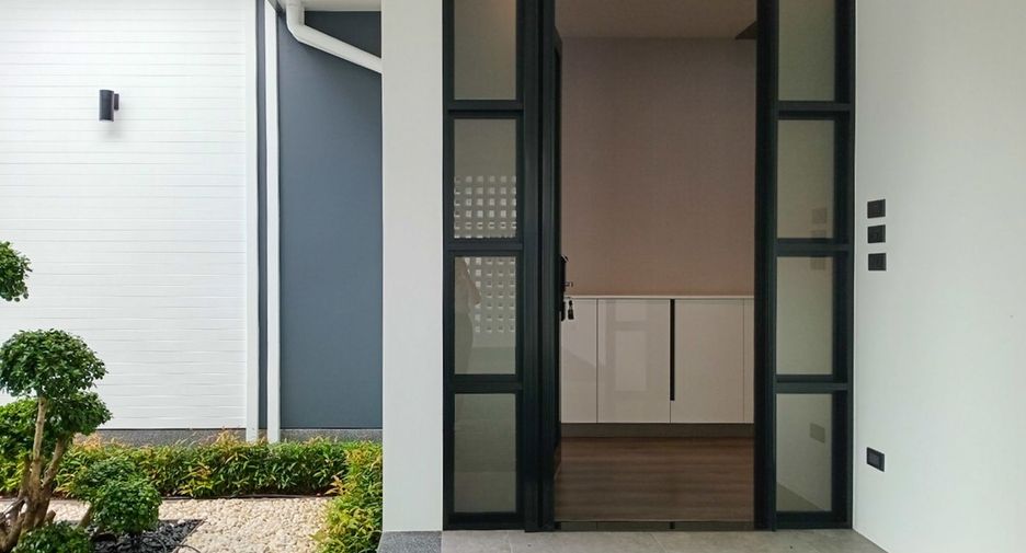 For sale 4 bedrooms house in Mueang Chiang Mai, Chiang Mai