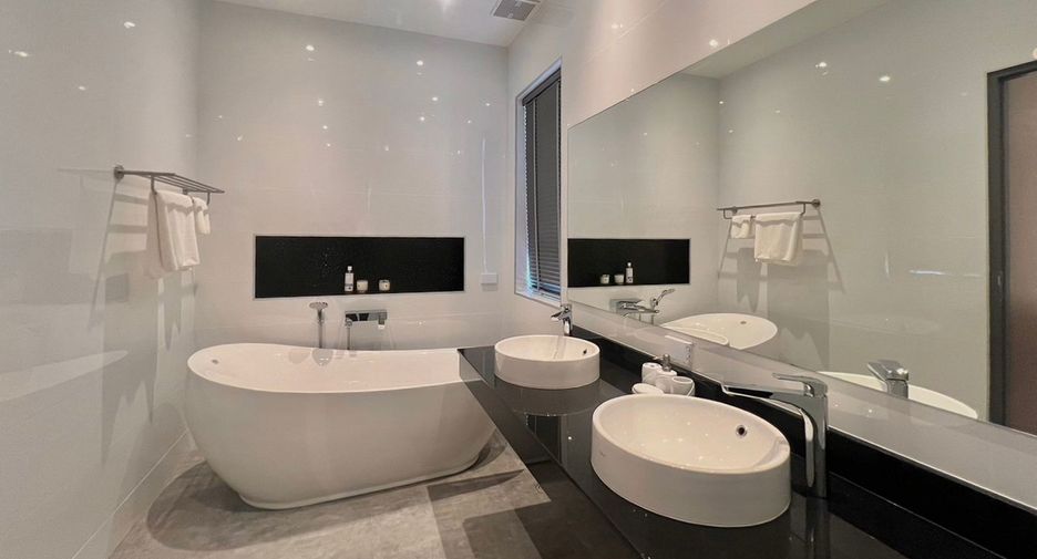For sale 4 bedrooms house in Mueang Chiang Mai, Chiang Mai