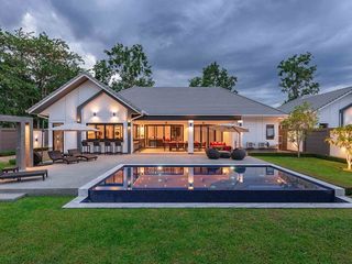 For sale 4 bedrooms house in Mueang Chiang Mai, Chiang Mai