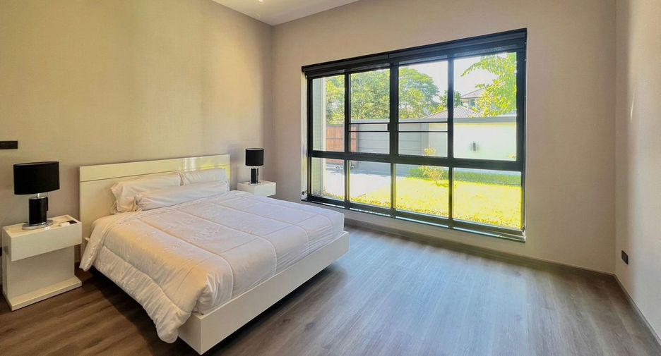 For sale 4 bedrooms house in Mueang Chiang Mai, Chiang Mai