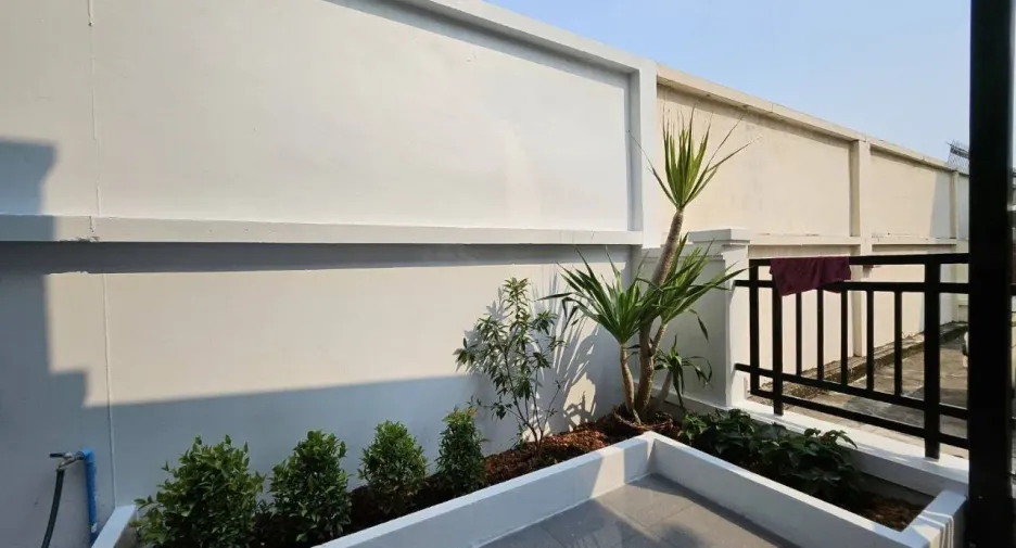 For rent 3 bedrooms townhouse in Suan Luang, Bangkok
