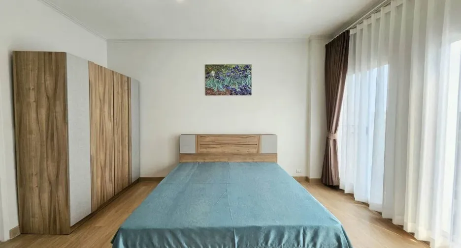For rent 3 bedrooms townhouse in Suan Luang, Bangkok