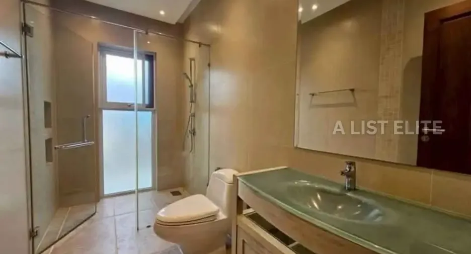 Haus zur Miete mit 5 Zimmer in Bang Lamung, Chonburi