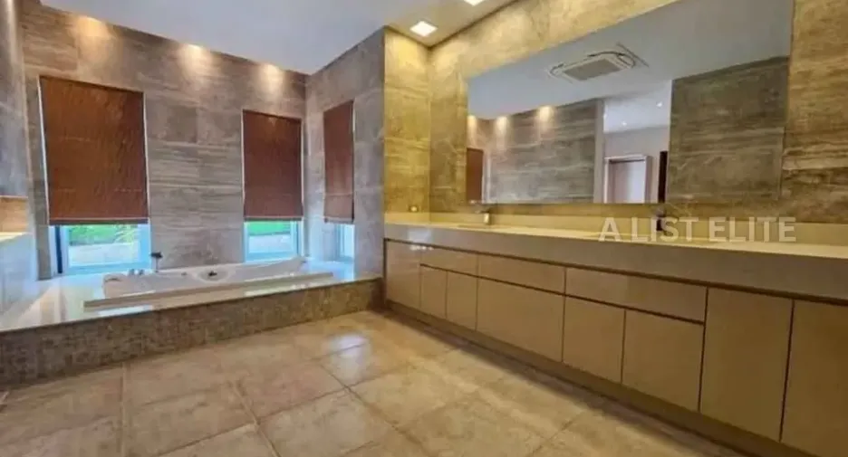 Haus zur Miete mit 5 Zimmer in Bang Lamung, Chonburi