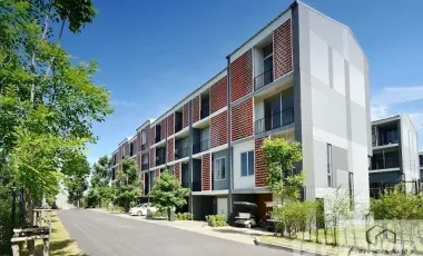 For rent 3 bedrooms townhouse in Khan Na Yao, Bangkok