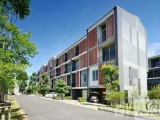 Casa adosada en alquiler de 3 habitaciones en Khan Na Yao, Bangkok