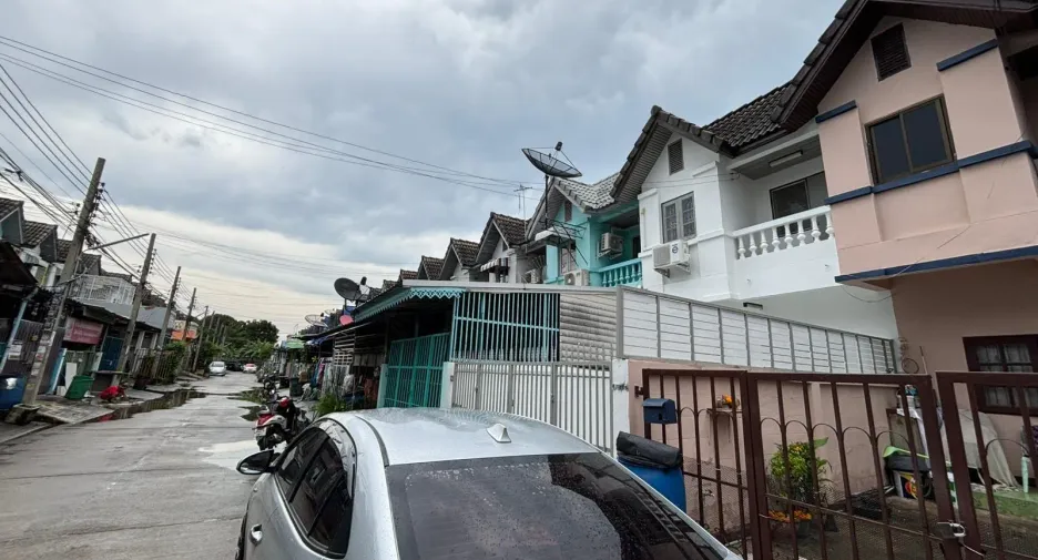 For rent 2 bedrooms townhouse in Bang Bon, Bangkok