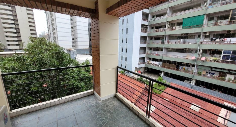 À louer 3 chambres condo à Khlong Toei, Bangkok