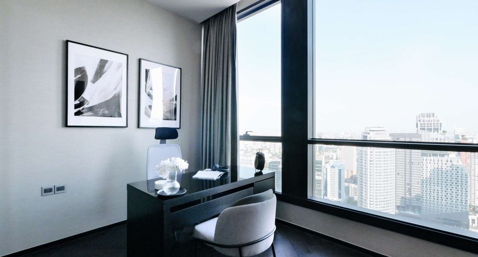 Condo en alquiler de 3 habitaciones en Khlong Toei, Bangkok