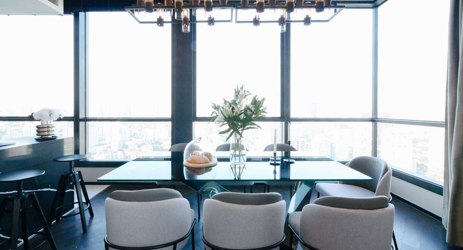Condo en alquiler de 3 habitaciones en Khlong Toei, Bangkok