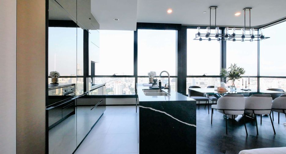 Condo en alquiler de 3 habitaciones en Khlong Toei, Bangkok