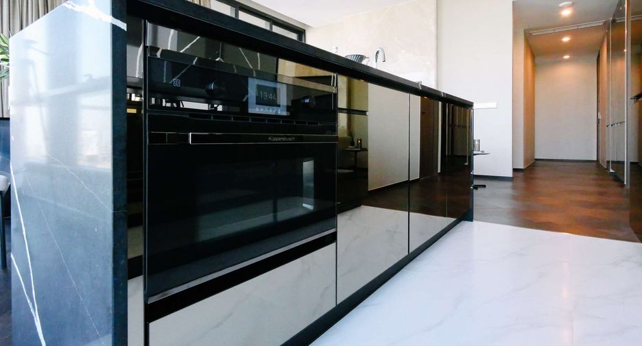 Condo en alquiler de 3 habitaciones en Khlong Toei, Bangkok