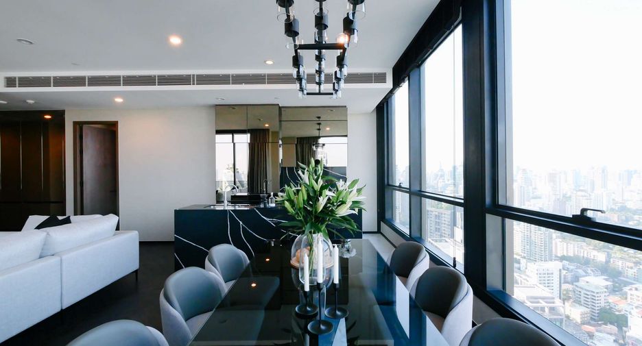 Condo en alquiler de 3 habitaciones en Khlong Toei, Bangkok