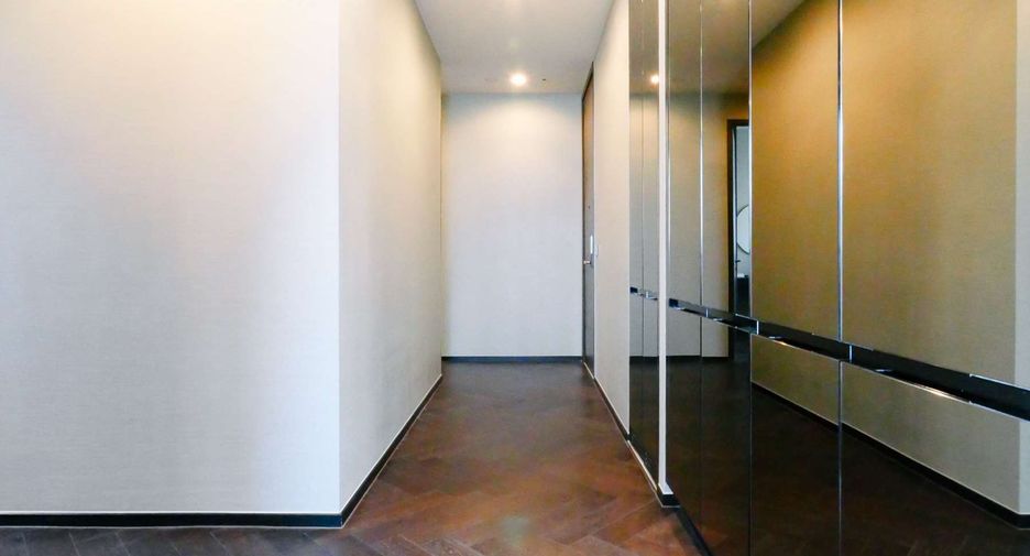 Condo en alquiler de 3 habitaciones en Khlong Toei, Bangkok