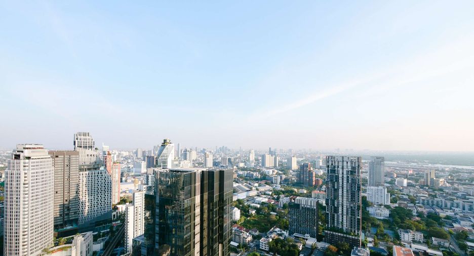 Condo en alquiler de 3 habitaciones en Khlong Toei, Bangkok