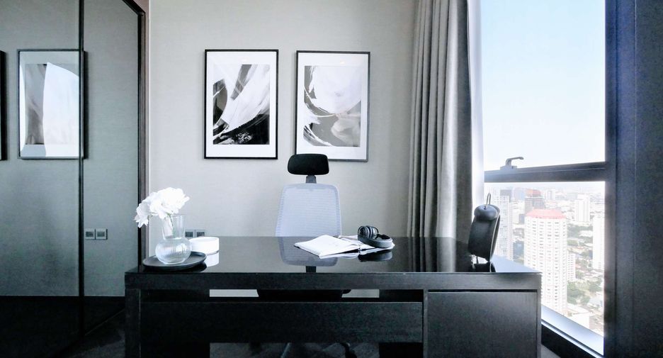 Condo en alquiler de 3 habitaciones en Khlong Toei, Bangkok