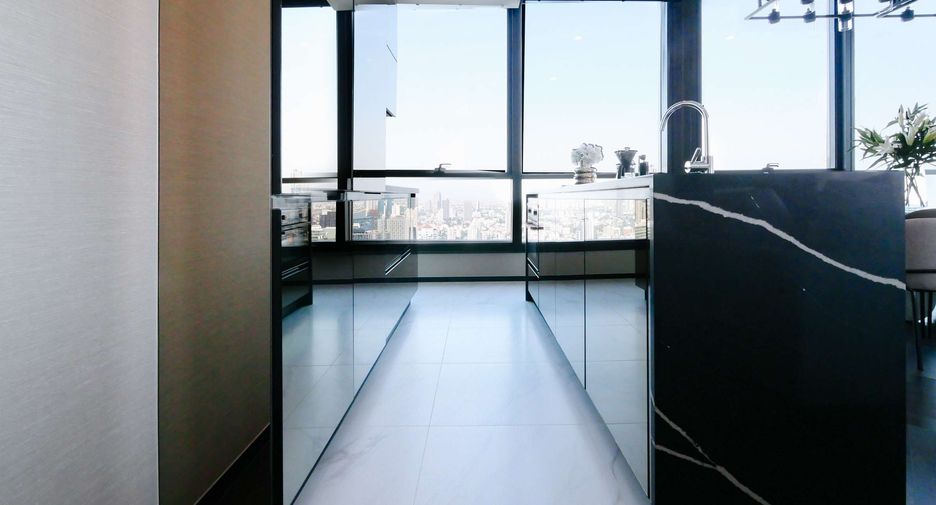 Condo en alquiler de 3 habitaciones en Khlong Toei, Bangkok