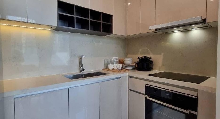 For rent 2 bedrooms condo in Khlong Toei, Bangkok