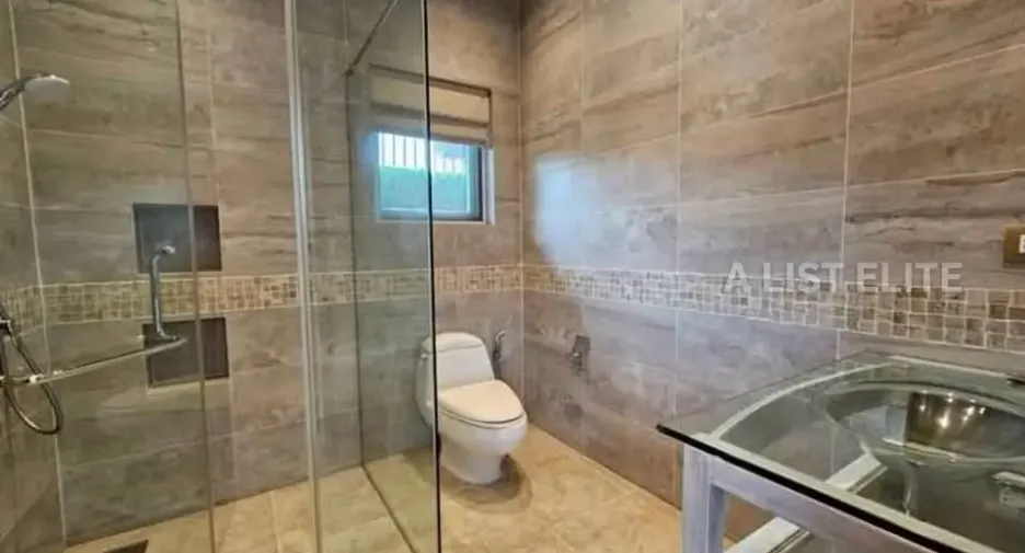 For rent 5 bedrooms house in Bang Lamung, Chonburi