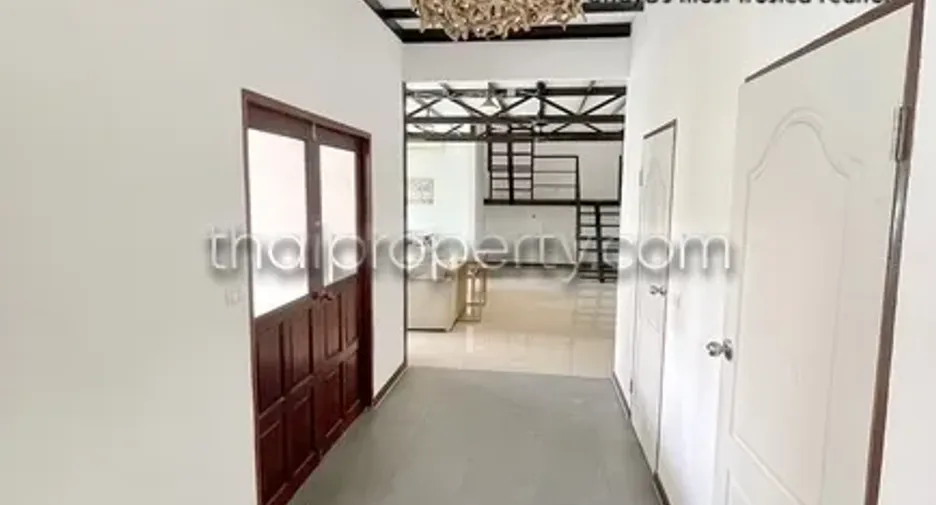 For rent and for sale 5 bedrooms house in Bang Lamung, Chonburi